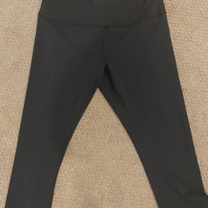 Size 12 cropped lululemon wunder unders